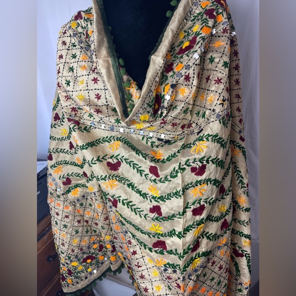 Shawl Green Pom Pom Long Raw Silk Handmade Phulkari dupatta mirror and thread - Picture 3 of 7